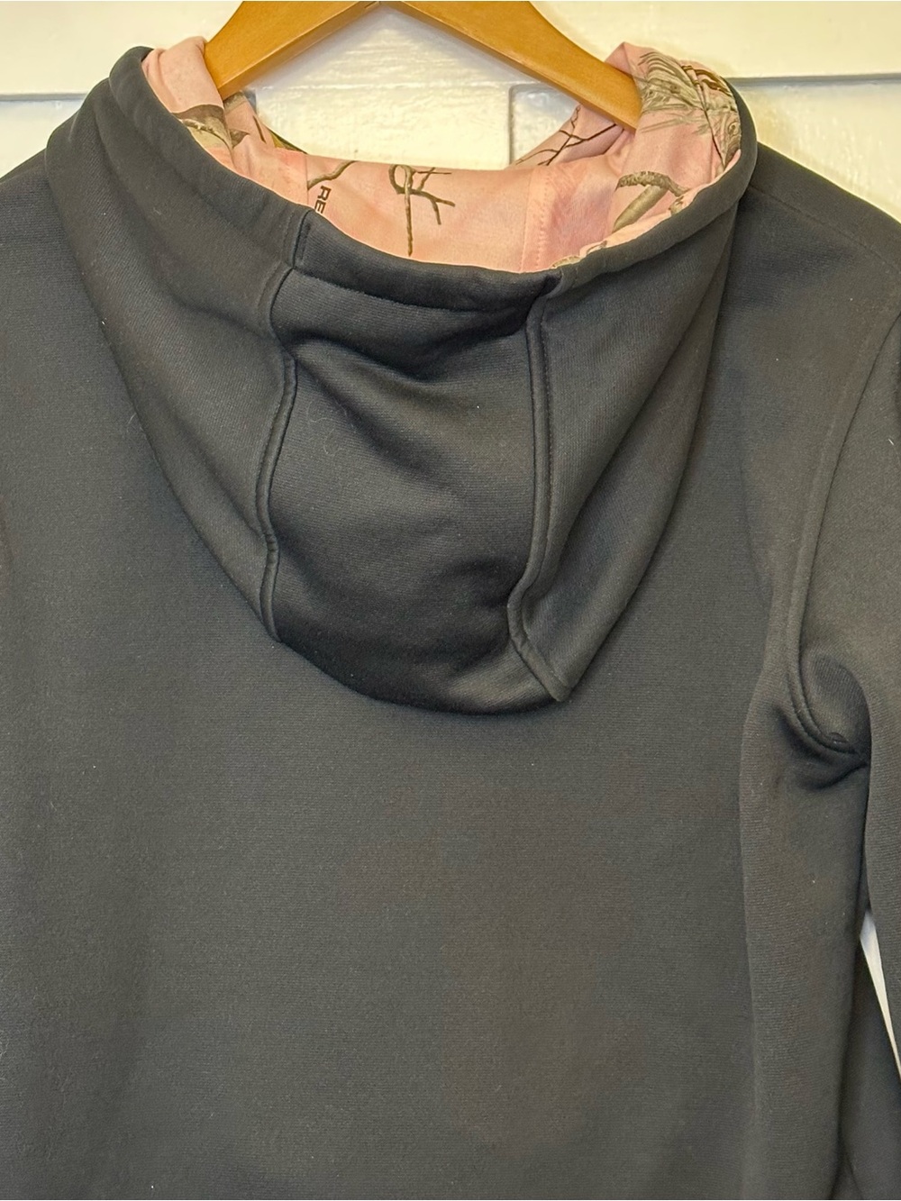 Under Armour Black Hoodie with Pink RealTree Logo and Trim Kangaroo Pocket Sz M - Picture 5 of 12